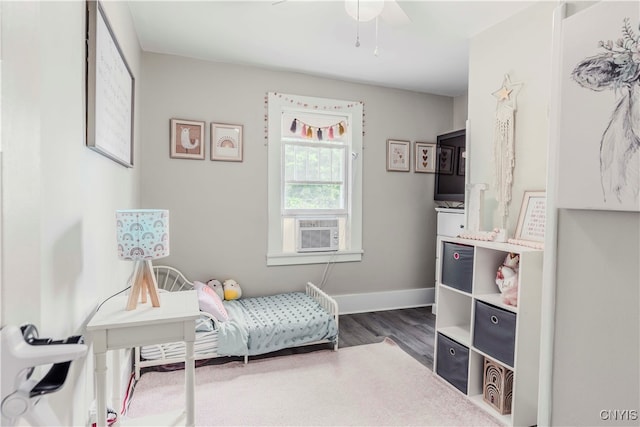 sitting room with dark wood-type flooring, ceiling fan, and cooling unit