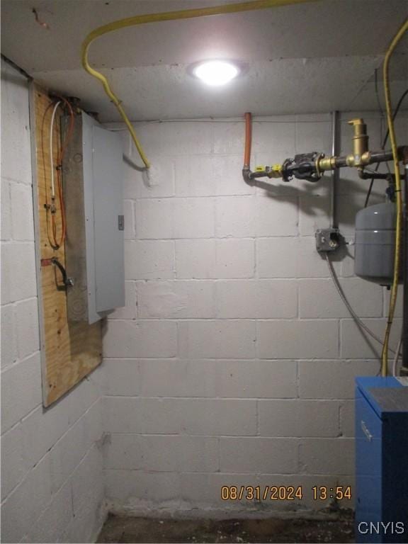 unfinished below grade area featuring electric panel