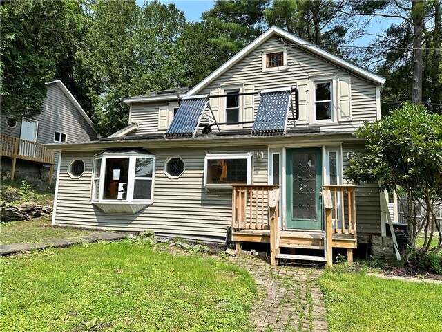 view of front of property with a front yard