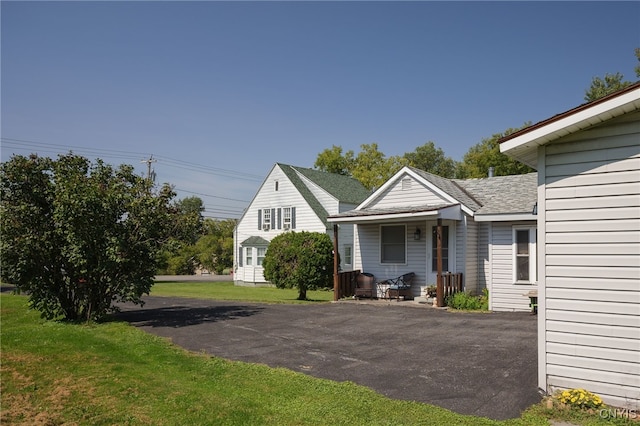 view of front of home featuring a front yard and a porch