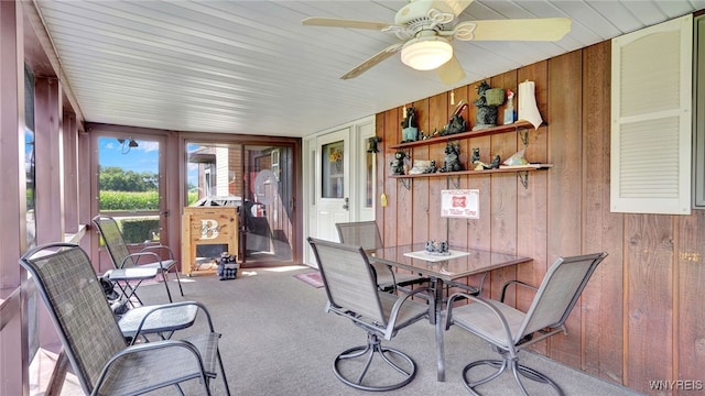 sunroom featuring ceiling fan