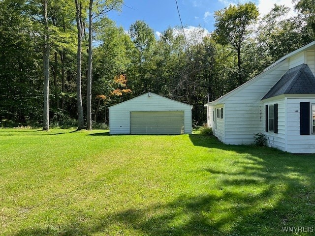 view of yard with an outbuilding and a garage