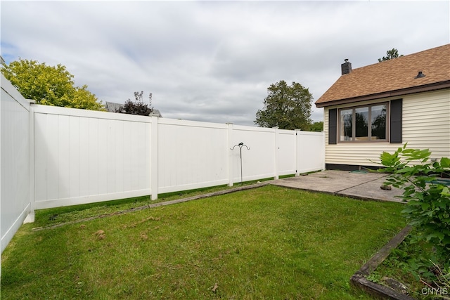 view of yard with a patio area