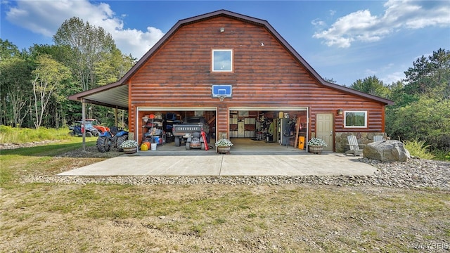 view of detached garage