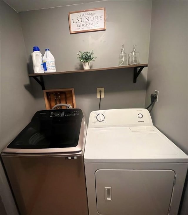 clothes washing area featuring washing machine and dryer