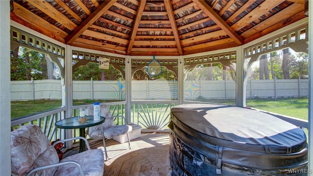 sunroom with lofted ceiling