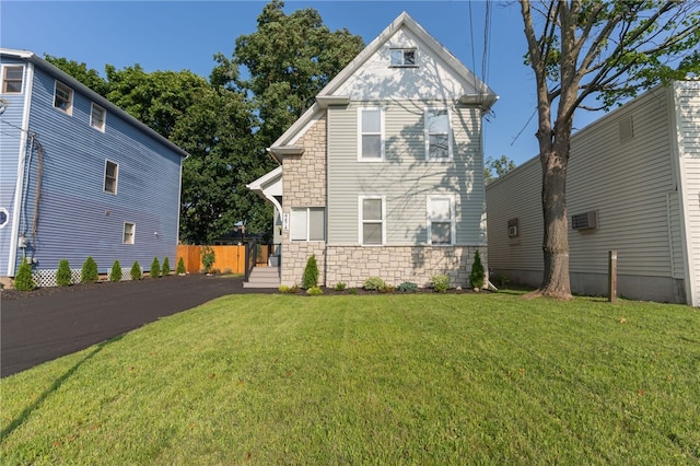 view of front of property with a front yard