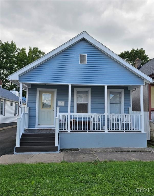750 Lansing St, Utica, NY 13501 - bungalow-style home featuring a porch