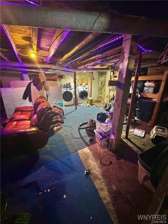 basement featuring independent washer and dryer