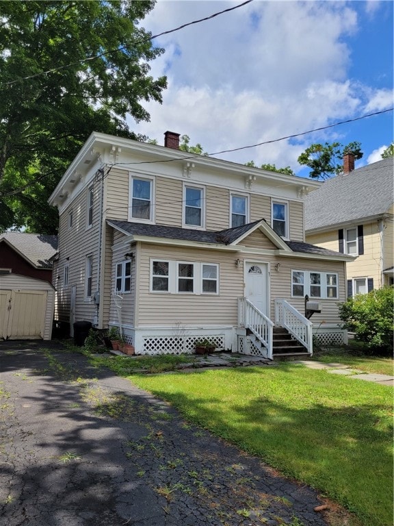 view of front facade featuring a front yard