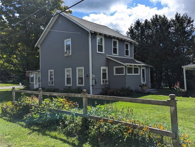 view of front facade featuring a front yard