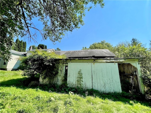 view of outbuilding