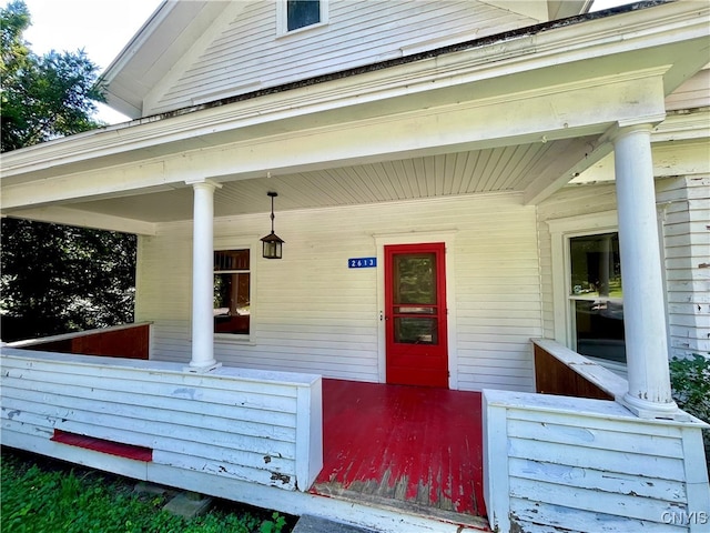 property entrance featuring a porch