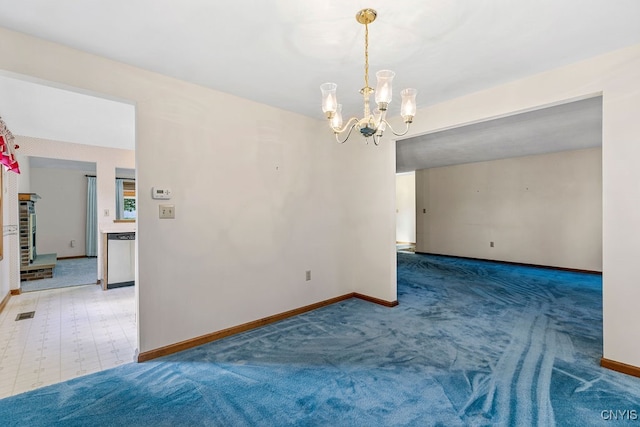 unfurnished room featuring an inviting chandelier and carpet flooring