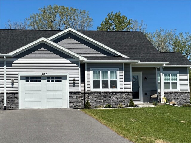 view of front of home featuring a front lawn and a garage