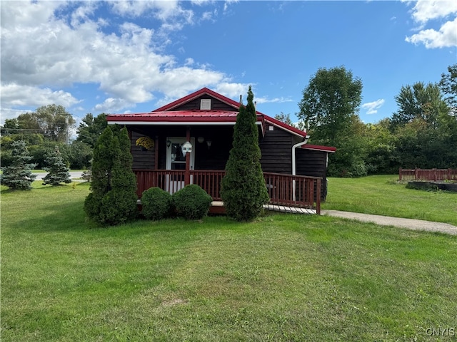 view of front of home with a front yard