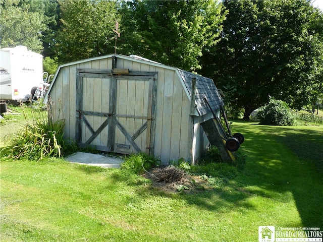 view of outbuilding with a yard