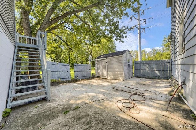 view of patio featuring a storage unit