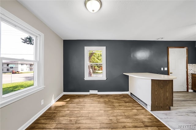 kitchen with kitchen peninsula and light wood-type flooring