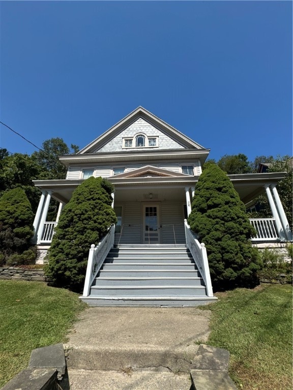 view of front of home featuring a front yard and a porch