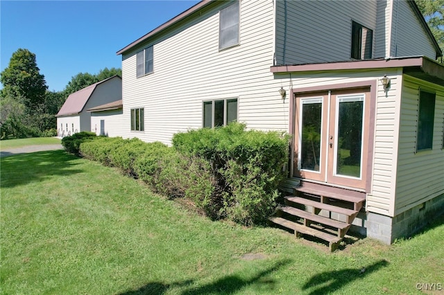 exterior space featuring a lawn