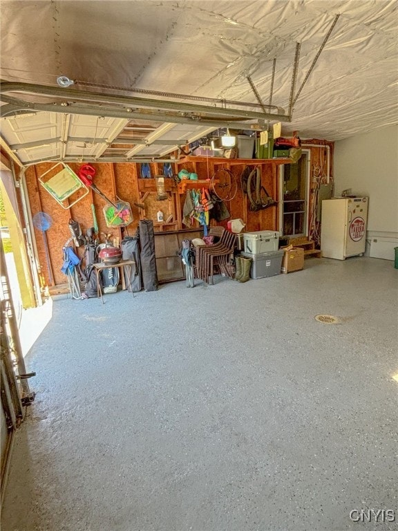 garage featuring washer / clothes dryer