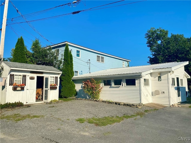 view of front of property featuring a storage unit