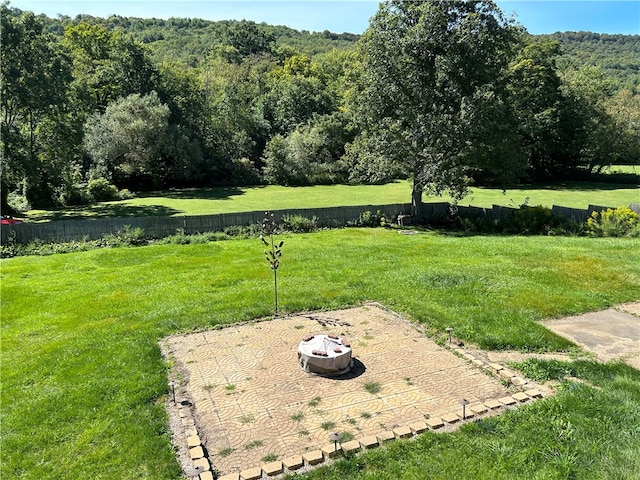 view of yard featuring an outdoor fire pit