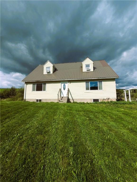 back of house featuring a yard