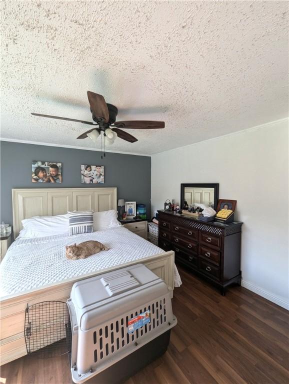 bedroom featuring a textured ceiling, dark wood-type flooring, and ceiling fan