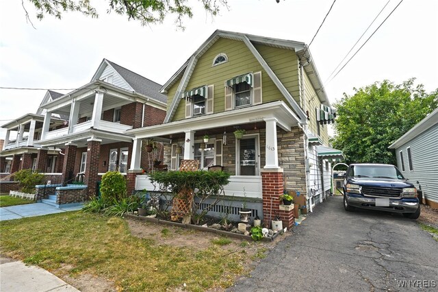 view of front of house with a porch