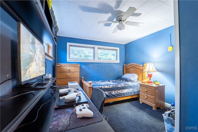 bedroom featuring crown molding, carpet flooring, and a ceiling fan