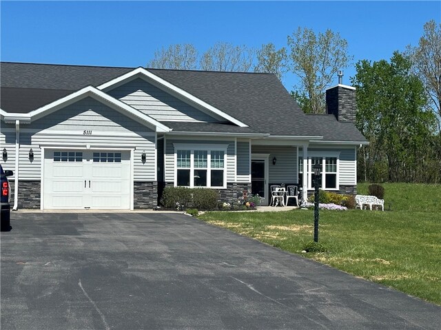 view of front of property featuring a front yard and a garage