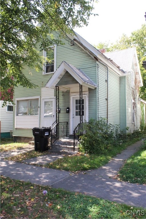 view of front of property