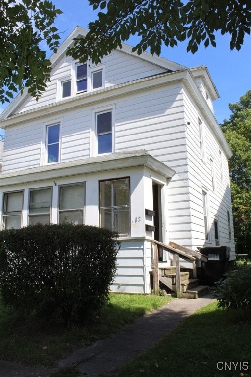 view of front facade