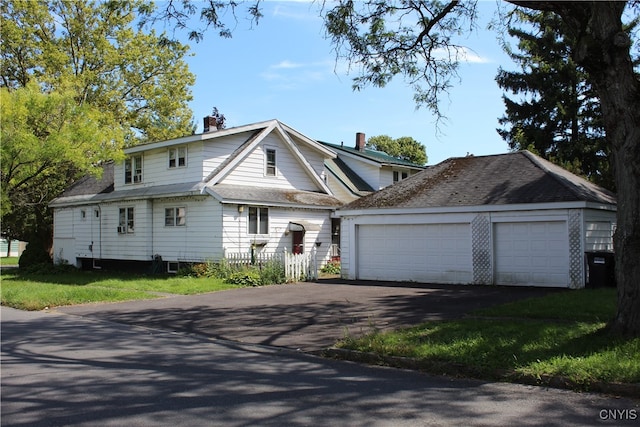 view of front of house featuring a front yard and a garage