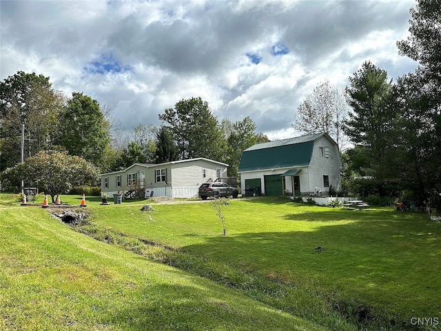 view of yard with an outdoor structure and a garage