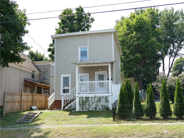 view of front of property with a front yard