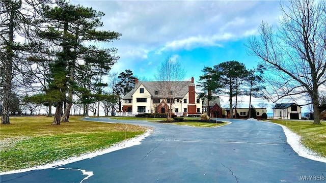 view of front of house with a front lawn