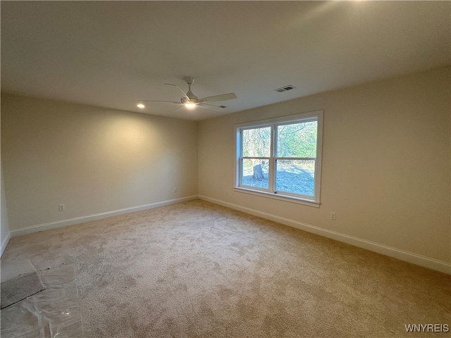 carpeted empty room featuring ceiling fan