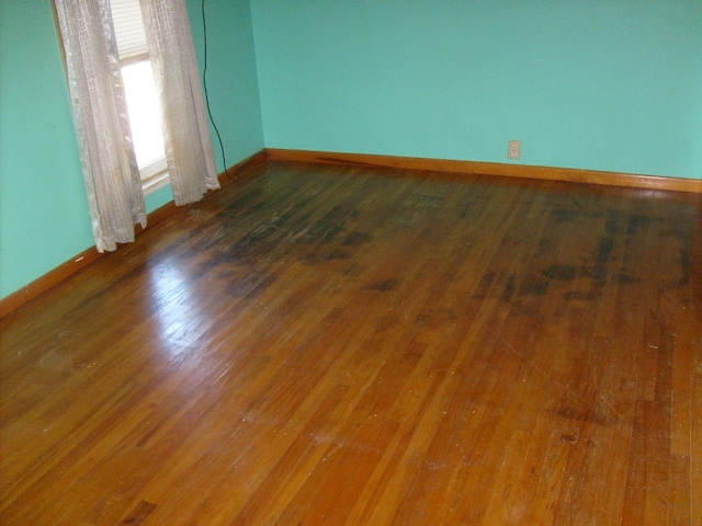 spare room featuring dark wood-type flooring