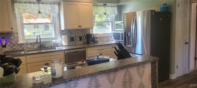 kitchen with tasteful backsplash, sink, stainless steel appliances, and dark hardwood / wood-style flooring