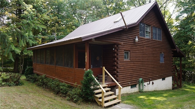 view of front of property with a front yard