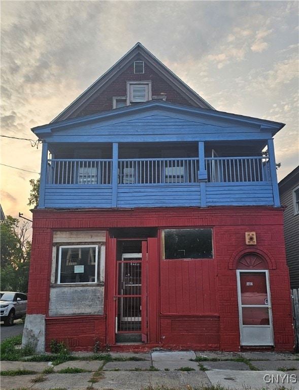 view of front of house featuring a balcony