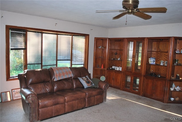 carpeted living room featuring ceiling fan