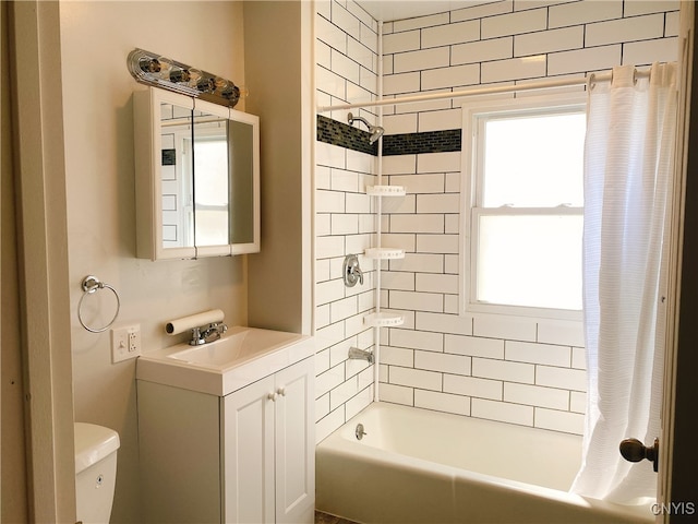 full bathroom featuring a wealth of natural light, vanity, toilet, and shower / tub combo