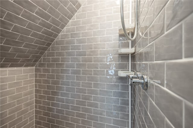 bathroom with tiled shower and vaulted ceiling