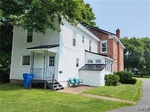 back of house featuring a yard