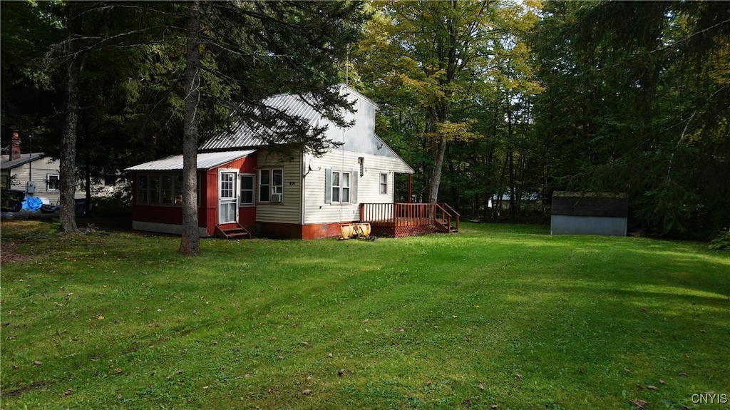 view of yard with a shed