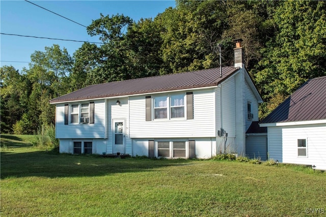 split foyer home with a front yard and cooling unit